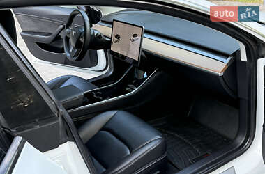 Седан Tesla Model 3 2020 в 