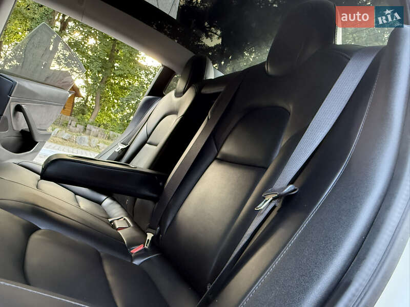 Седан Tesla Model 3 2020 в Дрогобыче