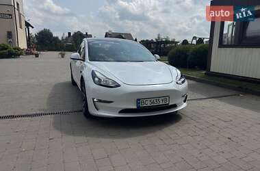 Седан Tesla Model 3 2022 в 