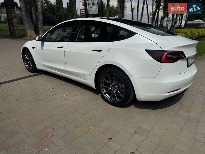 Седан Tesla Model 3 2022 в Стрые