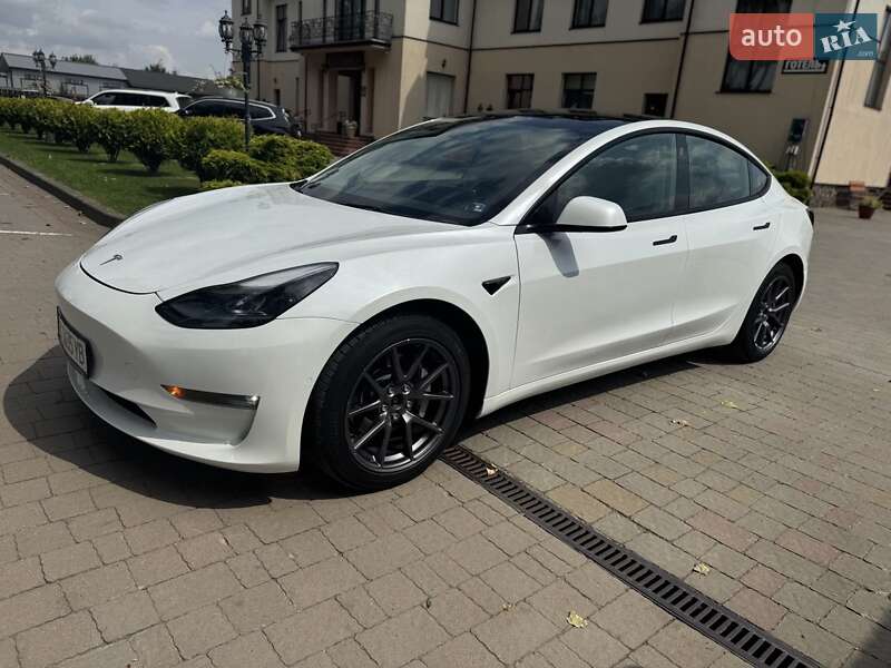 Седан Tesla Model 3 2022 в Стрые