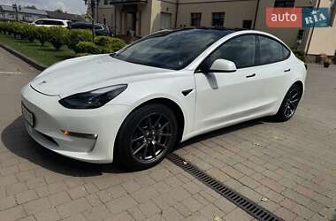 Седан Tesla Model 3 2022 в 