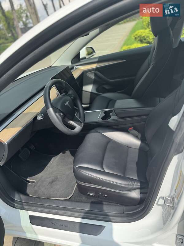 Седан Tesla Model 3 2022 в Стрые
