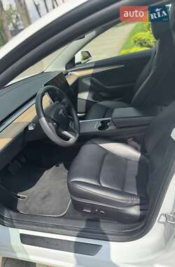 Седан Tesla Model 3 2022 в 
