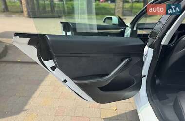 Седан Tesla Model 3 2022 в 