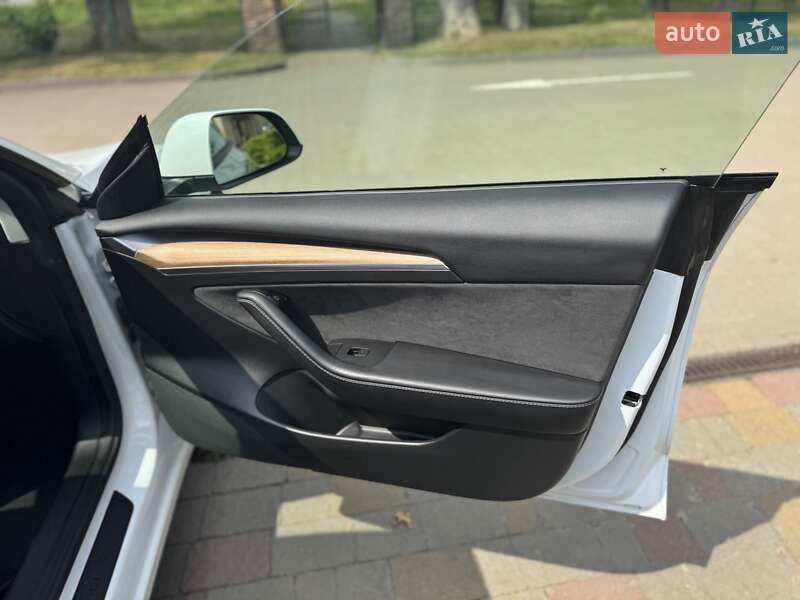 Седан Tesla Model 3 2022 в Стрые