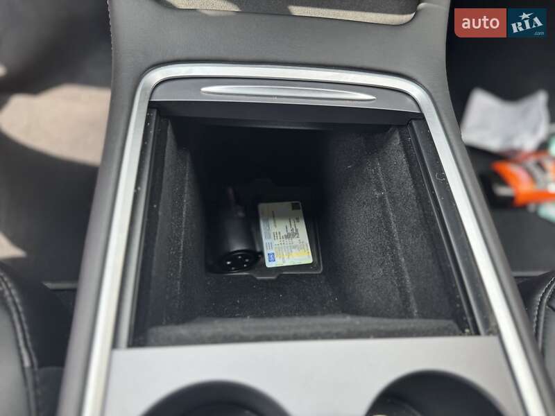 Седан Tesla Model 3 2022 в Стрые