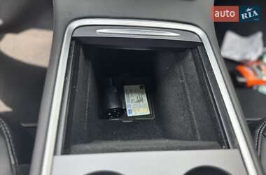 Седан Tesla Model 3 2022 в 