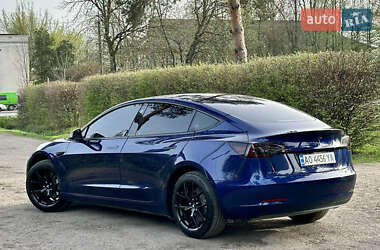 Седан Tesla Model 3 2022 в 