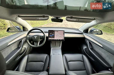 Седан Tesla Model 3 2022 в 