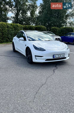 Седан Tesla Model 3 2023 в 