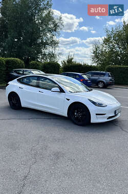 Седан Tesla Model 3 2023 в 
