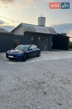 Седан Tesla Model 3 2021 в 