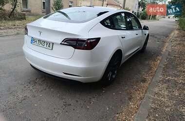 Седан Tesla Model 3 2021 в 