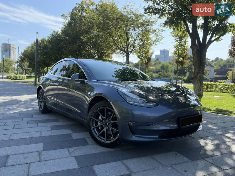 Седан Tesla Model 3 2019 в 