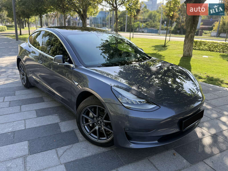 Седан Tesla Model 3 2019 в Днепре