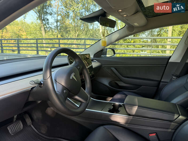 Седан Tesla Model 3 2019 в Днепре