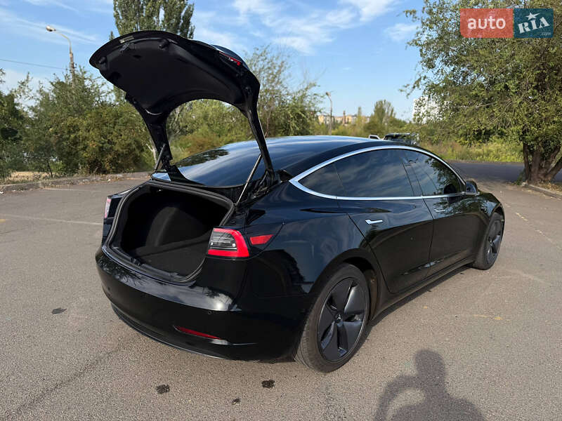 Седан Tesla Model 3 2019 в Кривому Розі