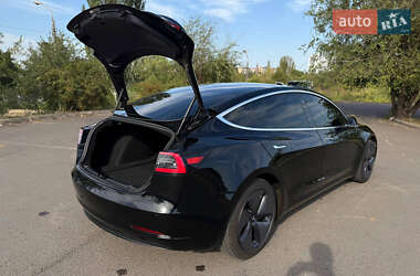 Седан Tesla Model 3 2019 в 