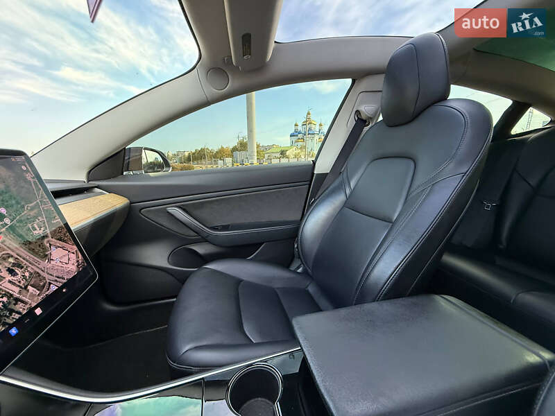 Седан Tesla Model 3 2019 в Кривому Розі