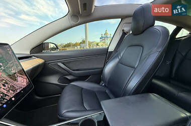 Седан Tesla Model 3 2019 в 