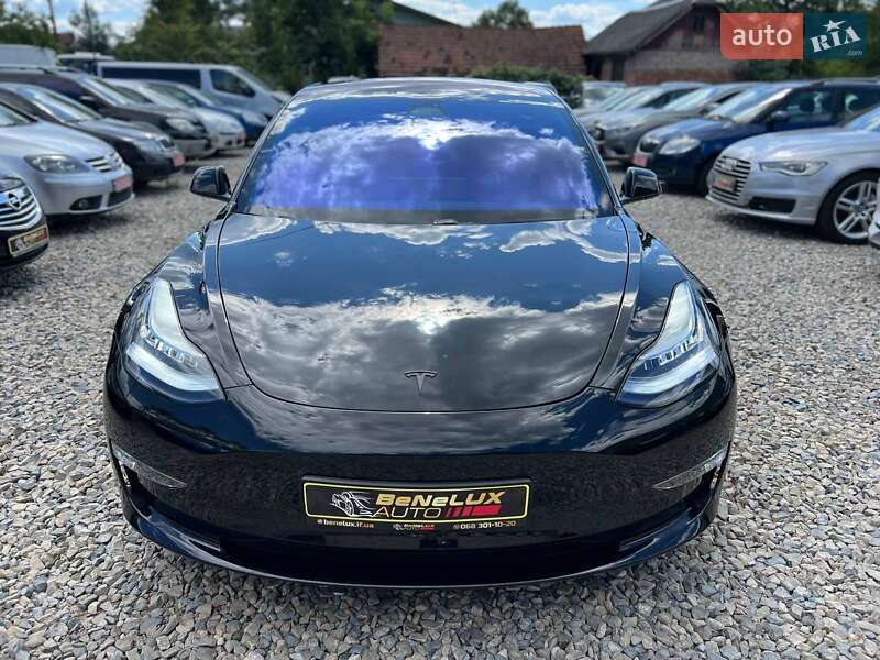 Седан Tesla Model 3 2018 в Коломиї
