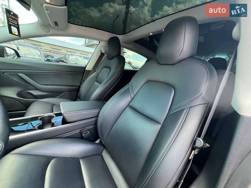 Седан Tesla Model 3 2018 в Коломиї