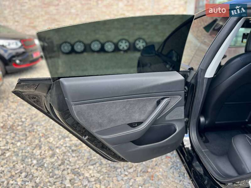 Седан Tesla Model 3 2018 в Коломиї