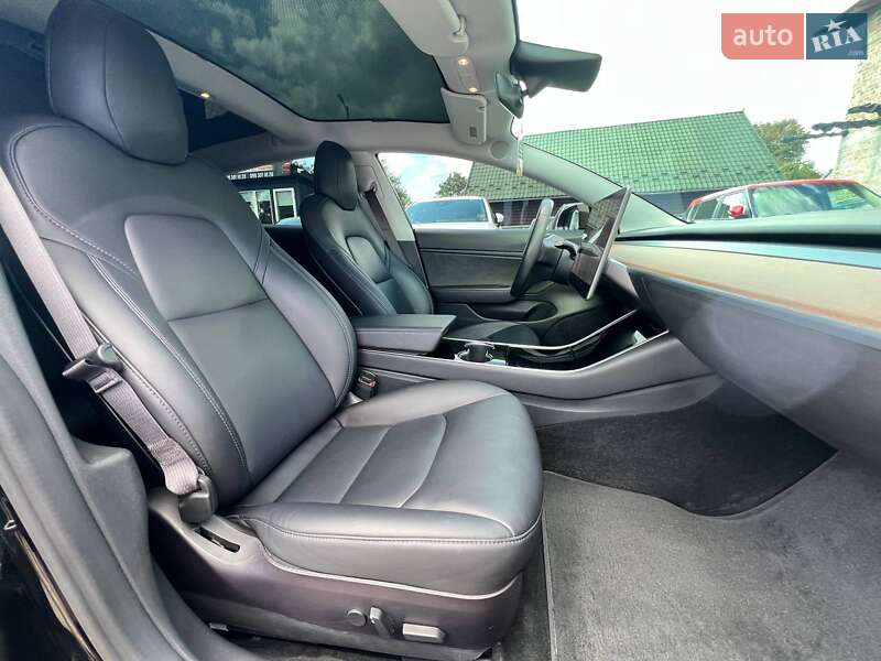 Седан Tesla Model 3 2018 в Коломиї