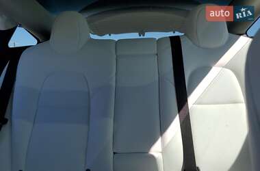 Седан Tesla Model 3 2022 в 