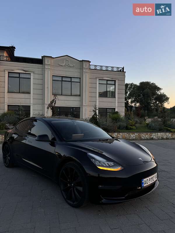 Седан Tesla Model 3 2020 в Хусте
