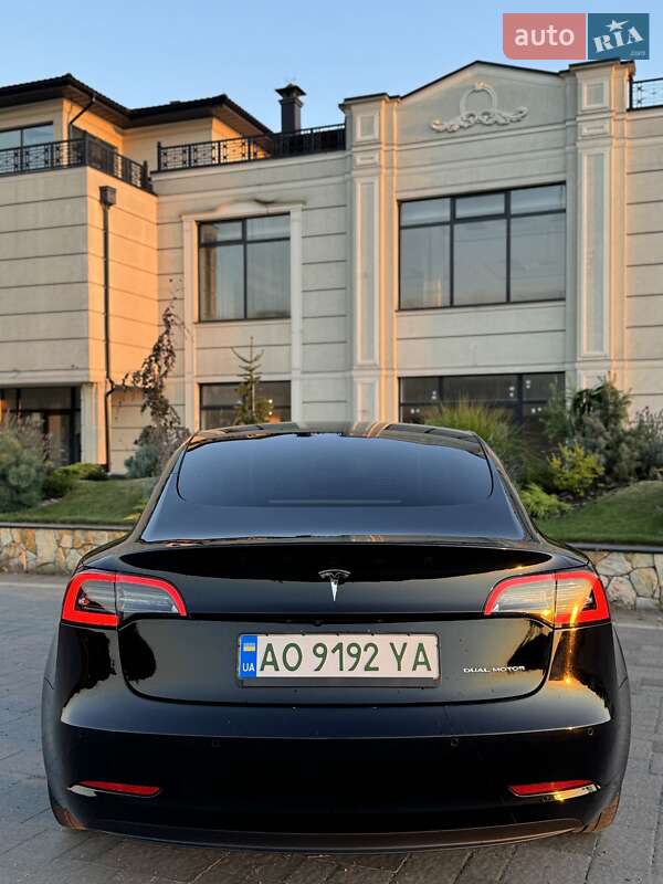 Седан Tesla Model 3 2020 в Хусте