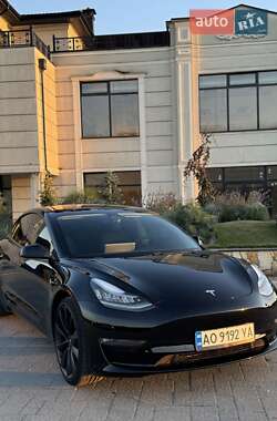 Седан Tesla Model 3 2020 в Хусті