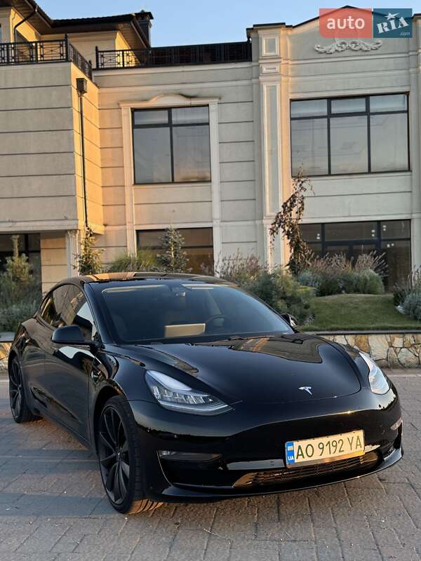 Седан Tesla Model 3 2020 в Хусте