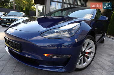 Седан Tesla Model 3 2022 в 
