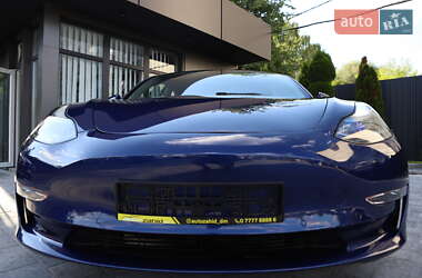 Седан Tesla Model 3 2022 в 