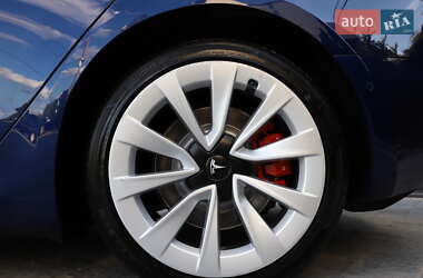 Седан Tesla Model 3 2022 в 