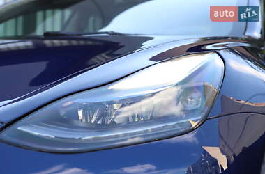 Седан Tesla Model 3 2022 в 