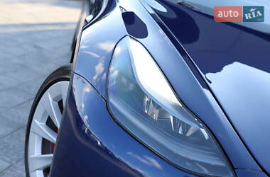 Седан Tesla Model 3 2022 в 