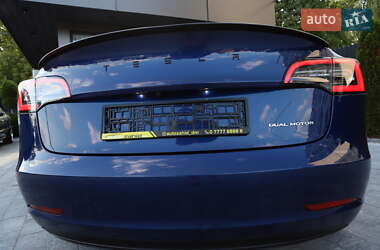 Седан Tesla Model 3 2022 в 