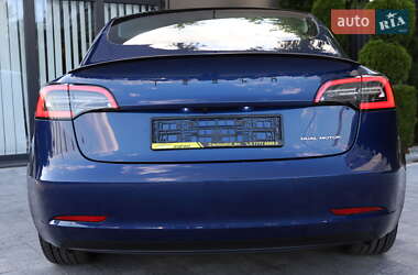 Седан Tesla Model 3 2022 в 