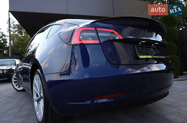Седан Tesla Model 3 2022 в 