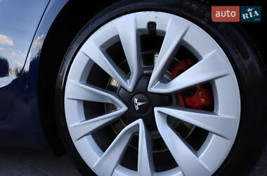 Седан Tesla Model 3 2022 в 