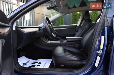 Седан Tesla Model 3 2022 в 