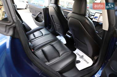 Седан Tesla Model 3 2022 в 