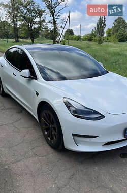 Седан Tesla Model 3 2021 в 