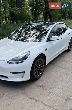 Седан Tesla Model 3 2021 в 