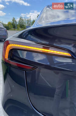 Седан Tesla Model 3 2024 в 