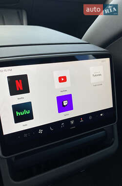 Седан Tesla Model 3 2024 в 