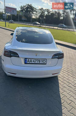 Седан Tesla Model 3 2020 в 